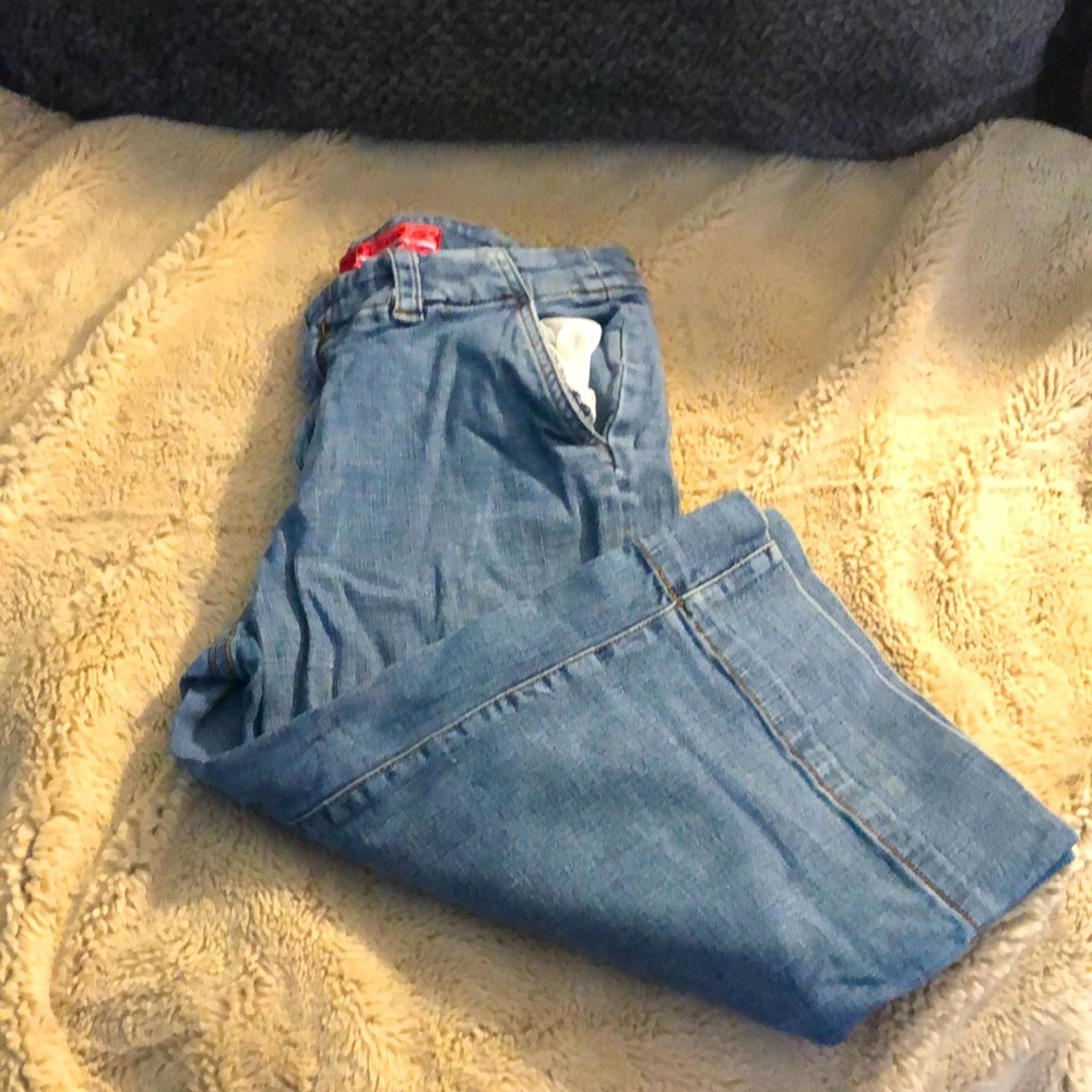 🔹4 for $30 HotKiss size 6 Denim Capris